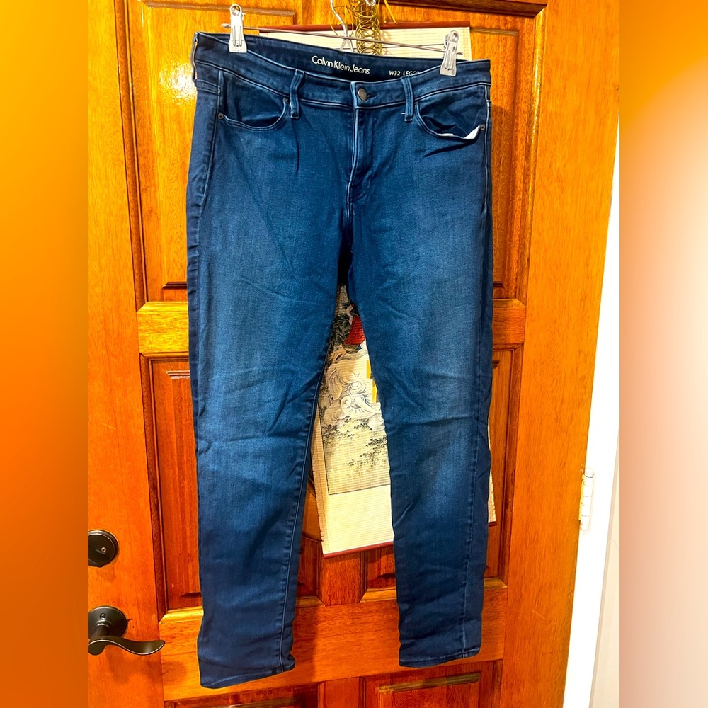 EUC Calvin Klein size 32 Leggings Jeans